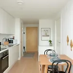Elegant Cozy Modern Free Parking