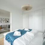 Elegant Cozy Modern Free Parking