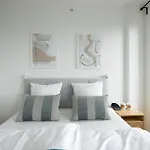 Elegant Cozy Modern Free Parking
